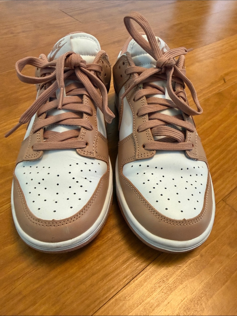 Nike Women’s Low-Top Sneaker Size 8.5 - Picture 2 of 6